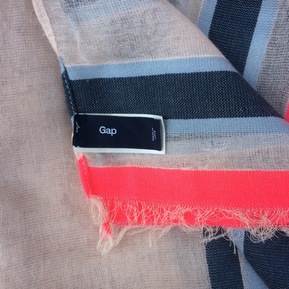 Gap Spring Scarf - Picture 3 of 4